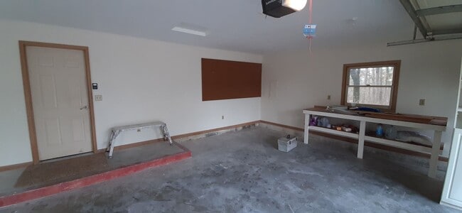 Building Photo - 204 Snead Dr