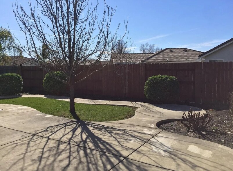 Building Photo - 5921 Caddington Way