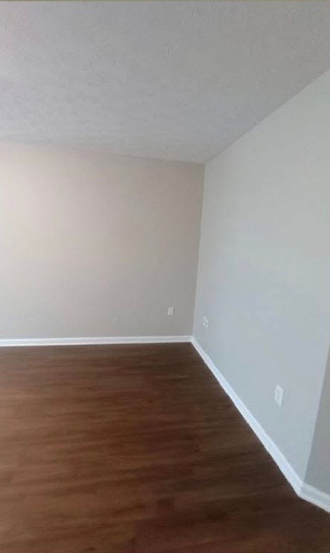 Building Photo - **LESS than 10 minute Drive from Fort Knox**