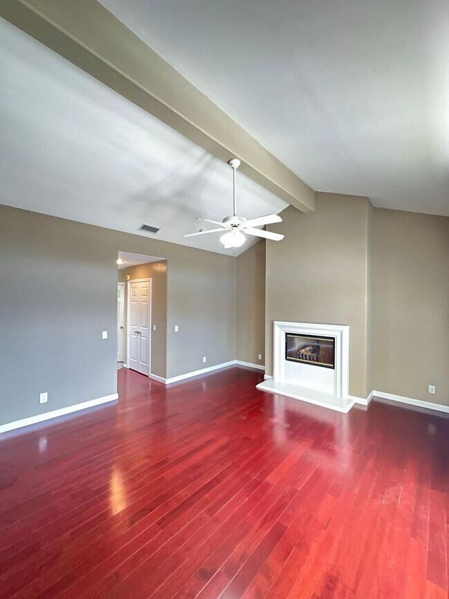 Building Photo - Downtown Huntington Beach - Beachfront Gorgeous Home - Stunning Remodel!!!