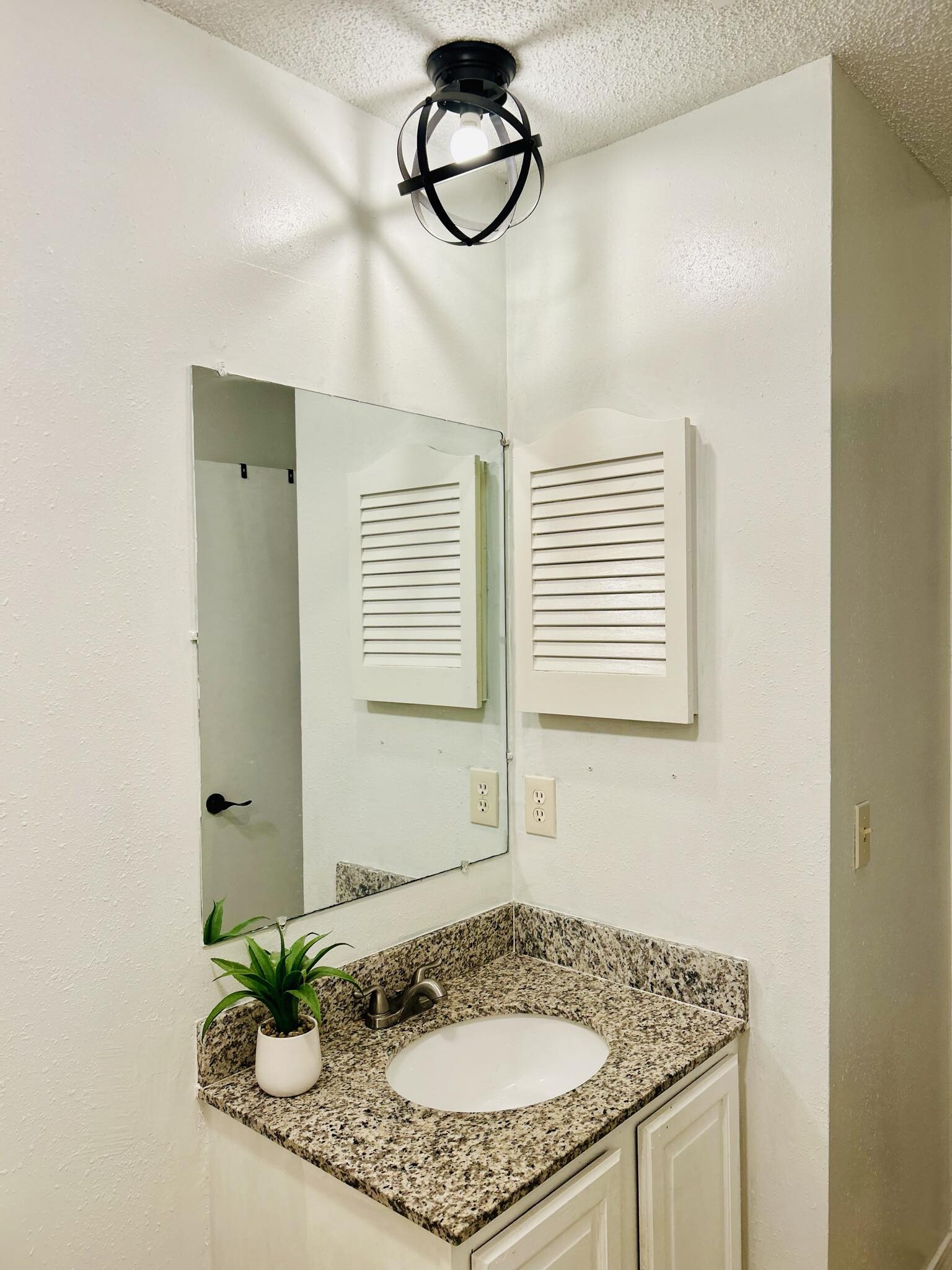 Building Photo - 7812 Oak Forest Dr