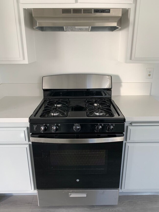 Building Photo - Julian House (DMM125)