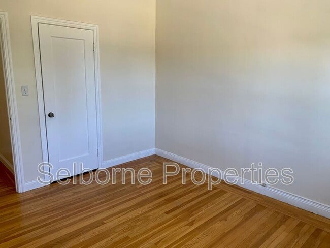 Building Photo - 507 Forest St