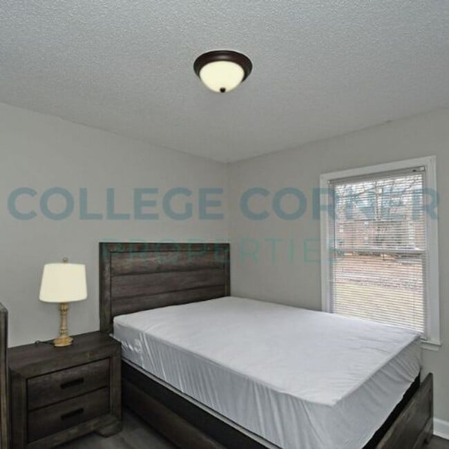 Primary Photo - 1400 Brookwood Dr