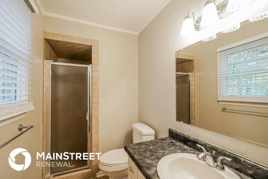 Building Photo - 1516 Highland Dr