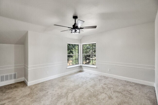 Building Photo - 2912 Bluffview Dr