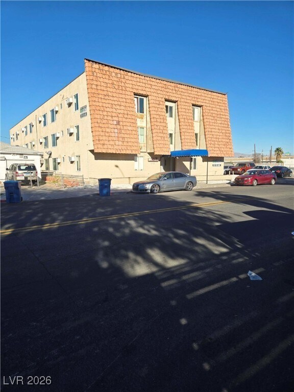 Building Photo - 305 N 10th St