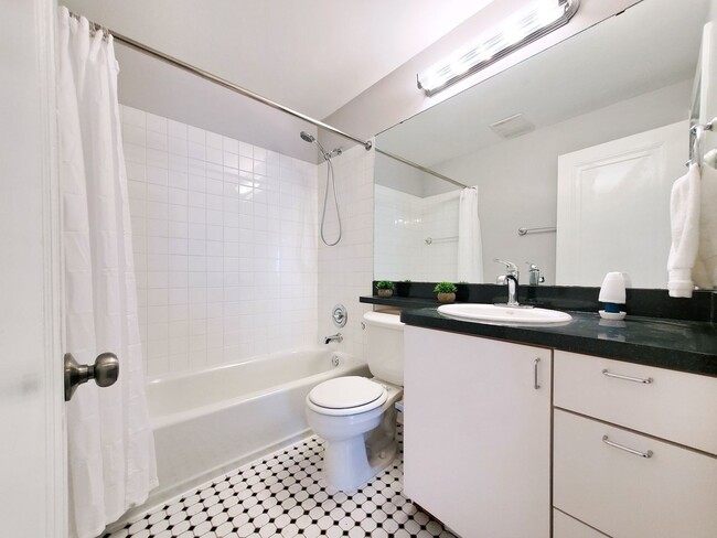 Building Photo - 5 Bed - 2 Full Bath Cape Cod for Rent!
