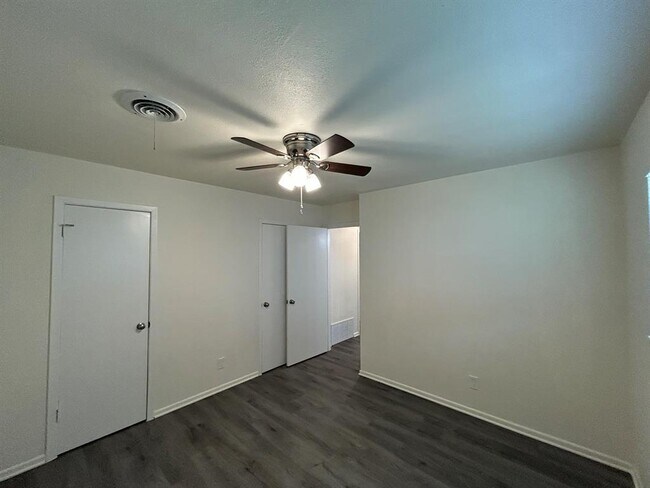 Building Photo - 3601 Catalina Dr