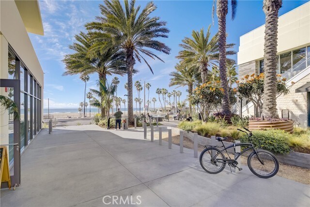 Building Photo - 16562 Regina Cir