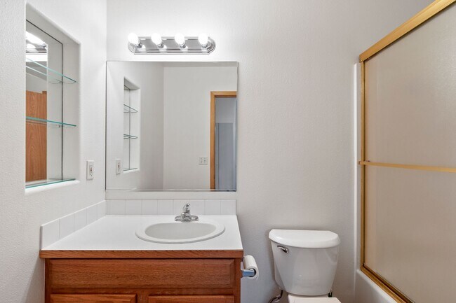 Building Photo - Downtown / Peaceful Valley 2 Bed 2 Bath ho...