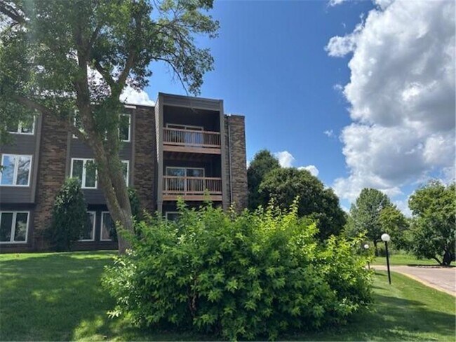 Building Photo - 450 Ford Rd