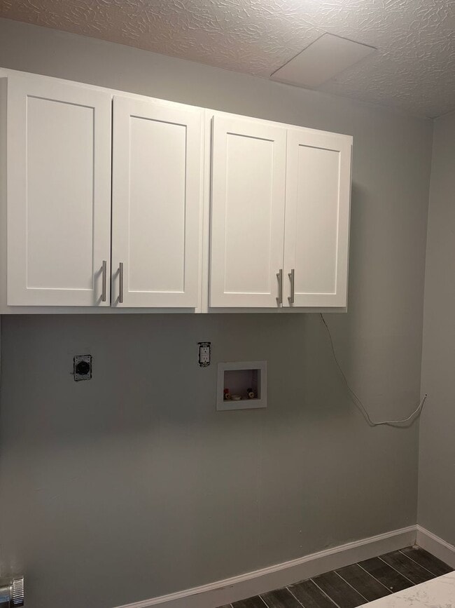 Building Photo - 3240 Summerhill Ln