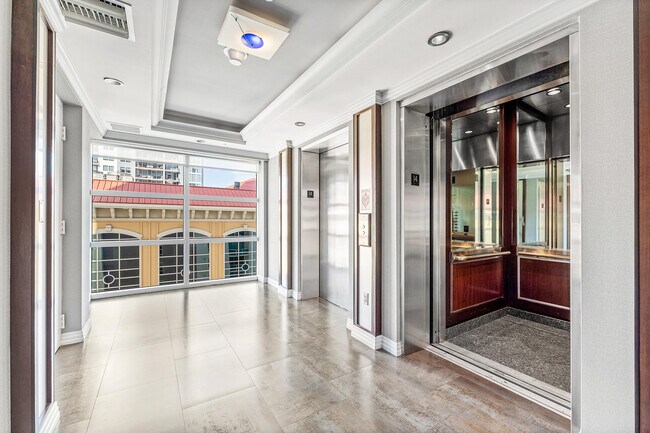 Building Photo - 350 SE 2nd St