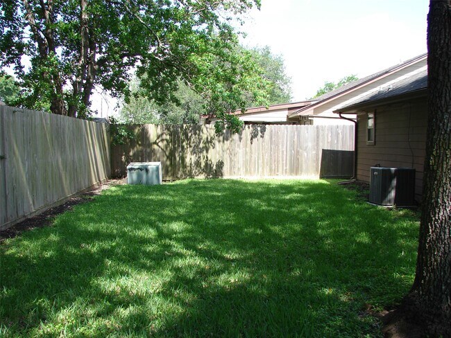Building Photo - 7010 Buchanan Dr