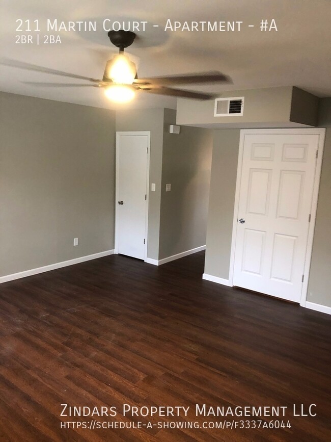 Building Photo - Remodeled bilevel 2 bedroom 1.5 bath townh...