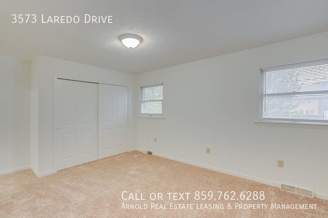 Building Photo - New 2 Bedroom 1.5 Bath Listing!