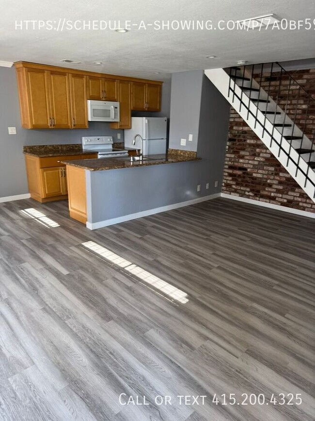 Primary Photo - New Floors, Paint and More!! 2 bed 1 bath ...