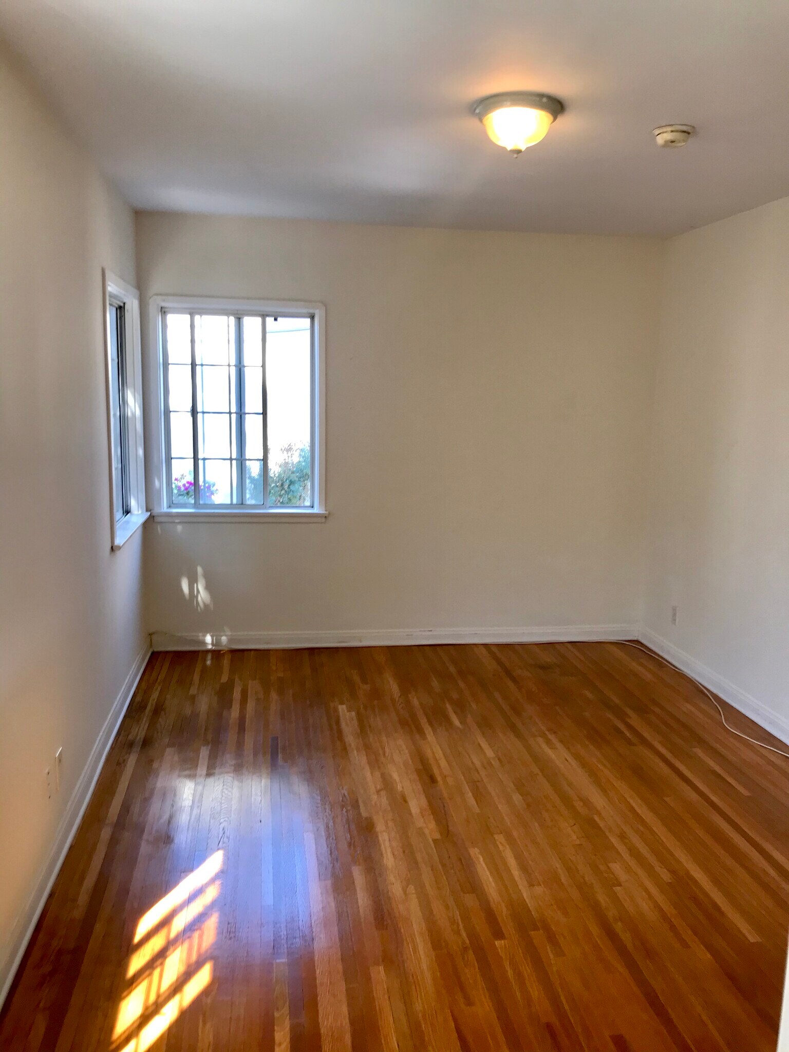 Master Bedroom - 5362 Monroe St