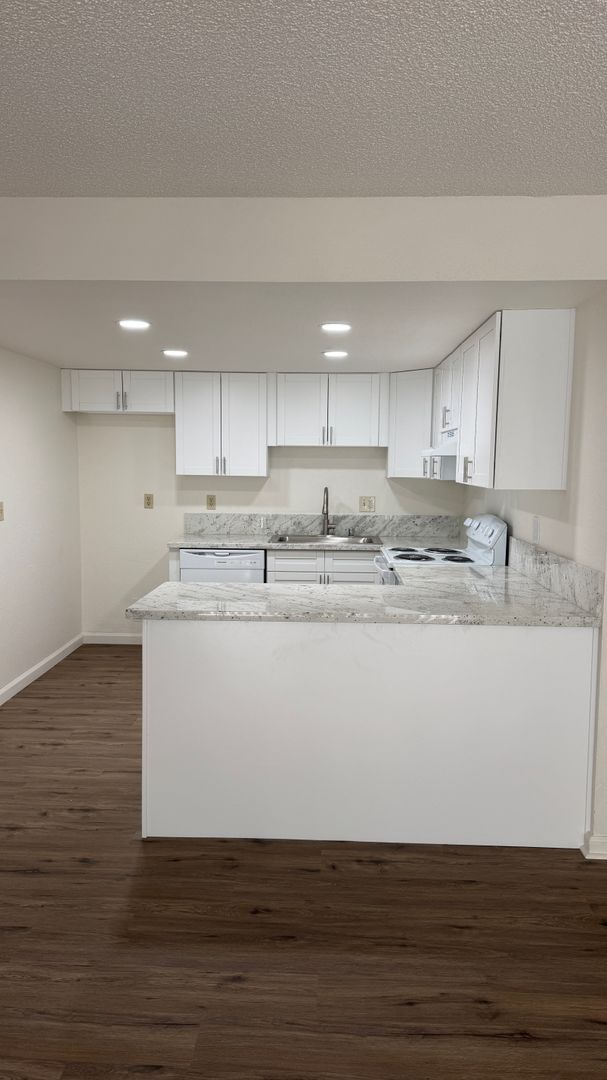 Building Photo - 7231-7233 Adobe Casa Court