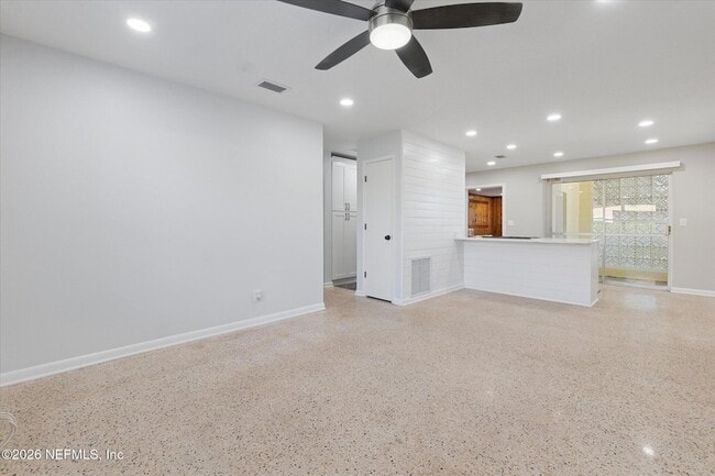 Building Photo - 863 Westgate Dr