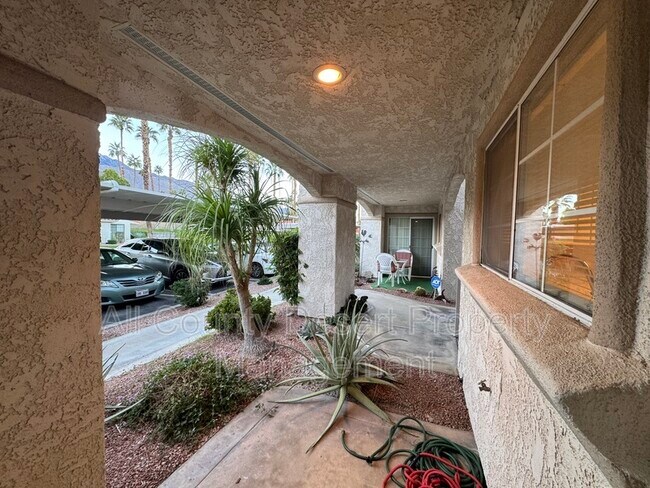 Building Photo - 2701 E Mesquite Ave