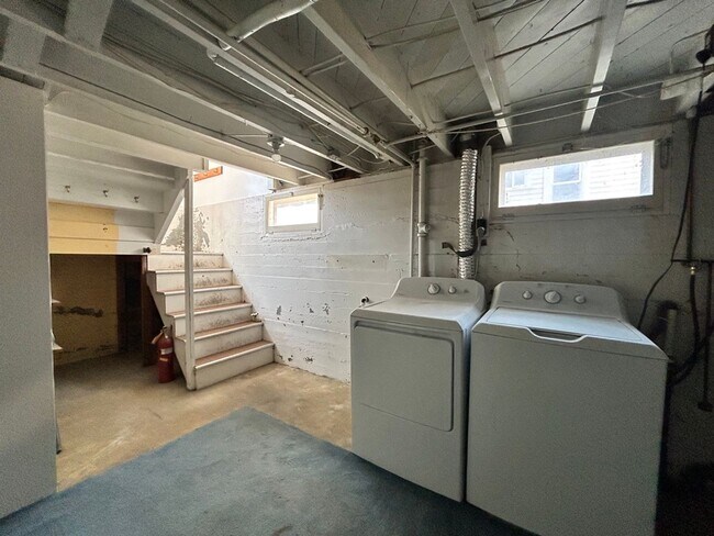 Building Photo - 702 E 7th Ave