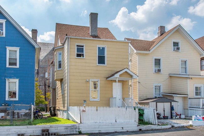 Building Photo - 151 Laurel Ave