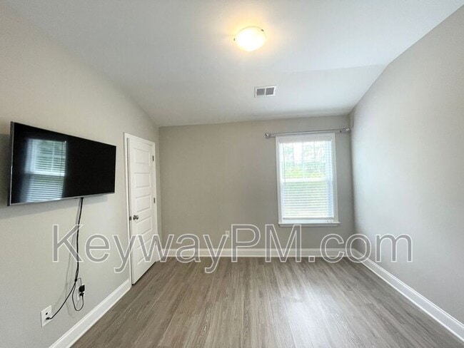 Building Photo - 301 Sumac Trail