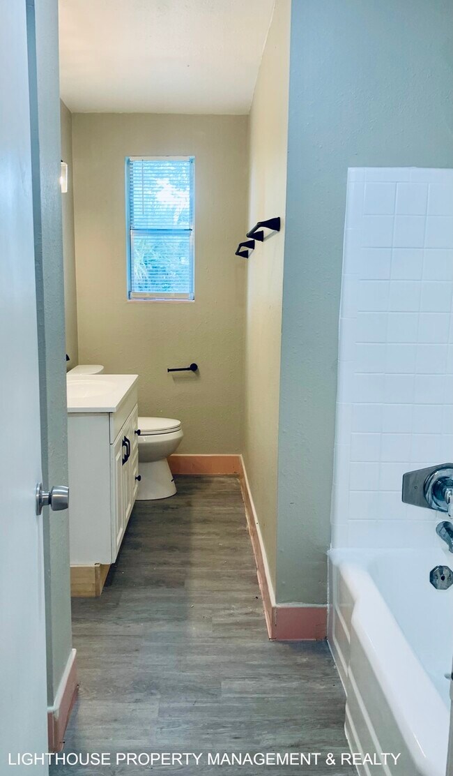 Building Photo - Beautifully Updated San Mateo Home with Huge Fenced Yard