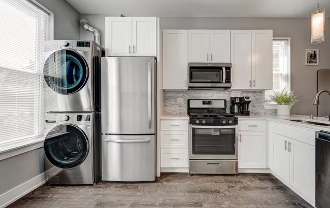 Kitchen and laundry - 2433 S Oakley Ave