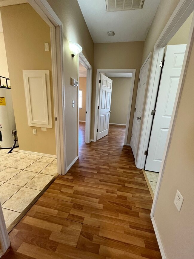 Building Photo - 2 Bedroom Twinhome For Rent in Lennox, SD!!