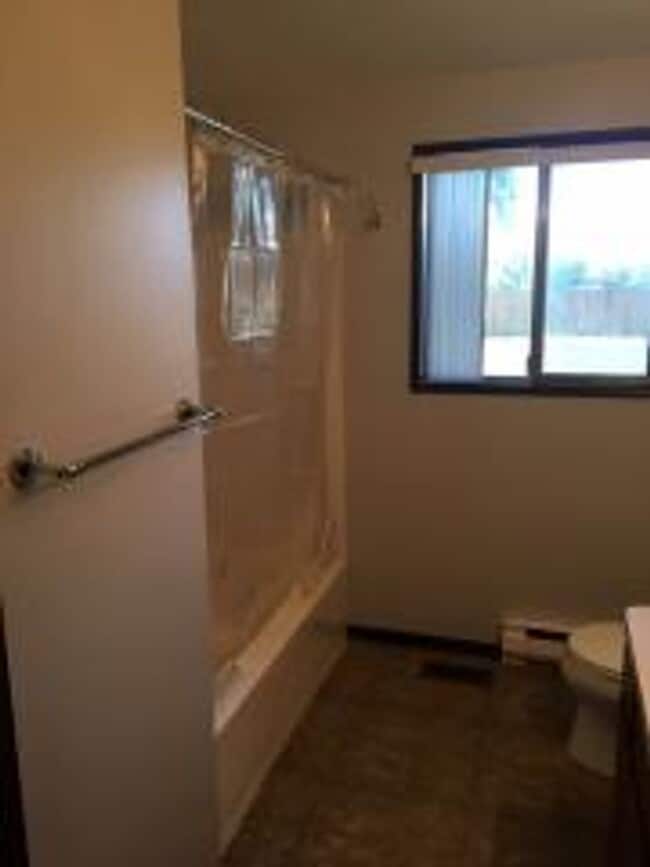 Building Photo - SINGLE FAMILY HOME HORSE PROPERTY ON PRAIRIE AVENUE (APP#106)