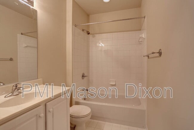 Building Photo - 5801 Clipper Ln