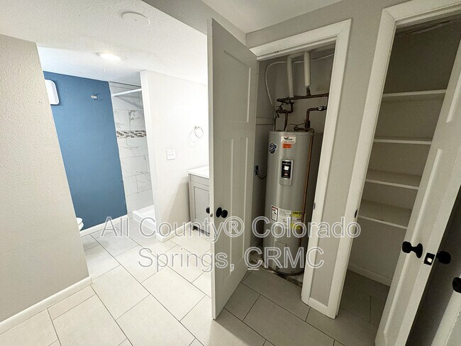 Building Photo - 460 Wintery Cir N