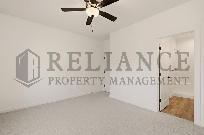 Building Photo - 5240 N Pinecrest Ct