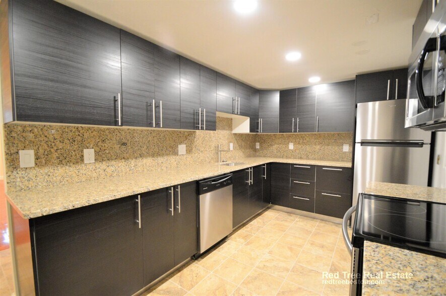 Building Photo - 79 Thatcher St