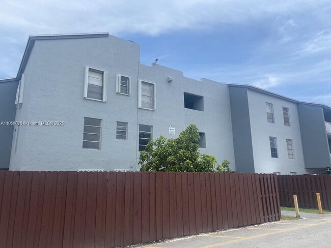 Building Photo - 1755 W 60th St