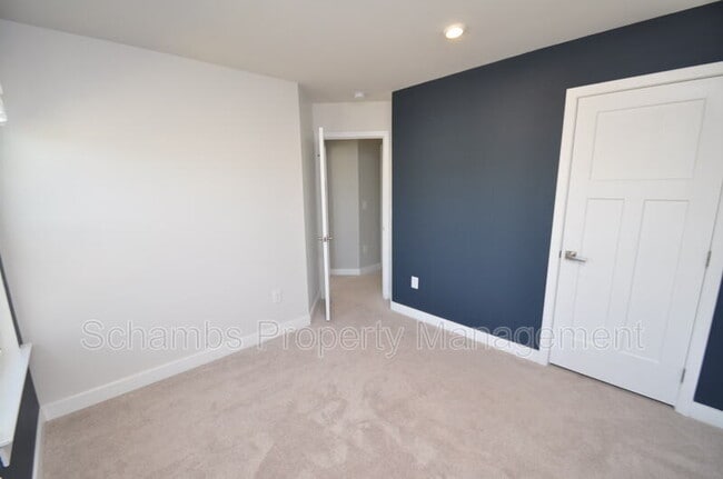 Building Photo - 200 Misty Pike Dr