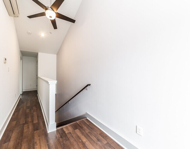 Building Photo - FOR RENT in Lafayette!