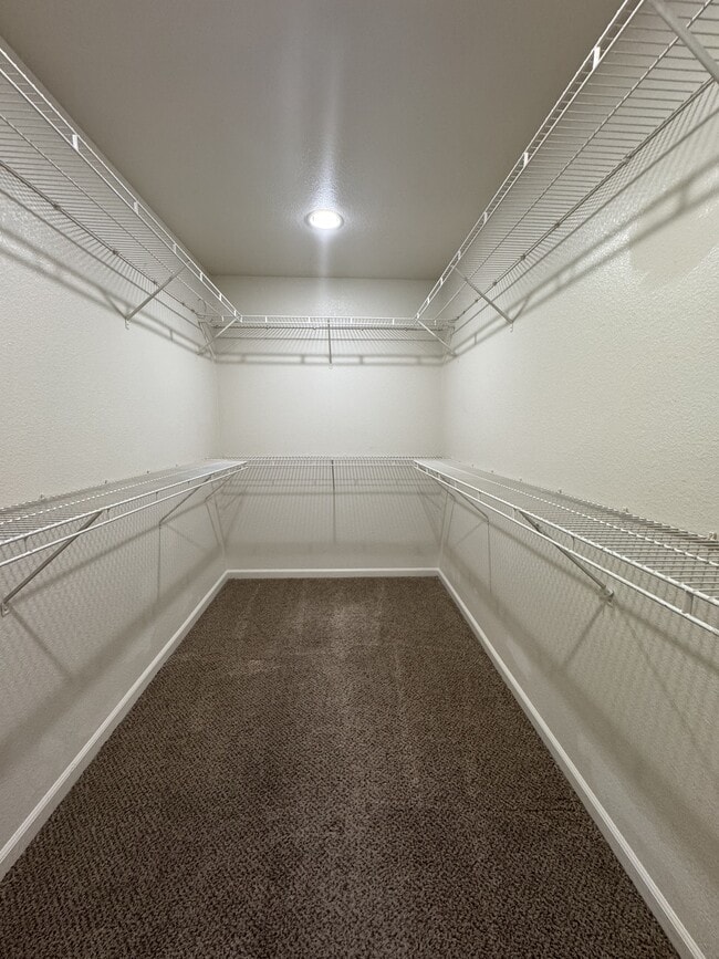 Building Photo - 361 Royal River Dr