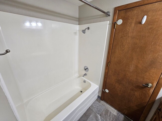 Building Photo - 855 Fran St SE