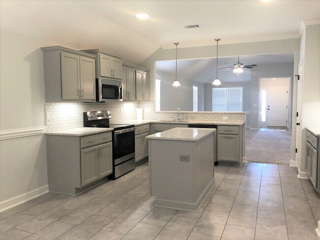 Building Photo - 851 Goodale Dr