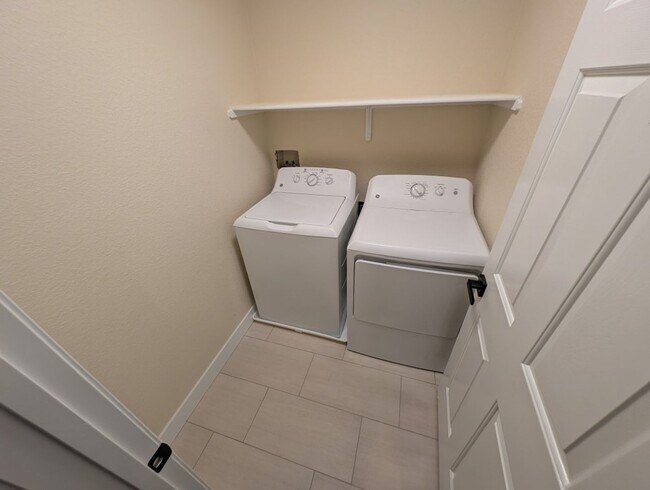 Building Photo - 89 Day Trade St