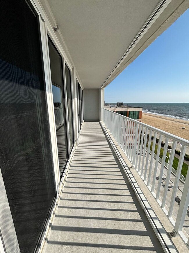 Building Photo - 3800 Oceanfront