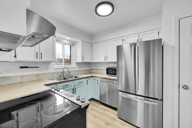 Building Photo - $2,140.95 - 3 Bed, 2 Bath Home in Loveland with Central AC and Fenced in Yard!