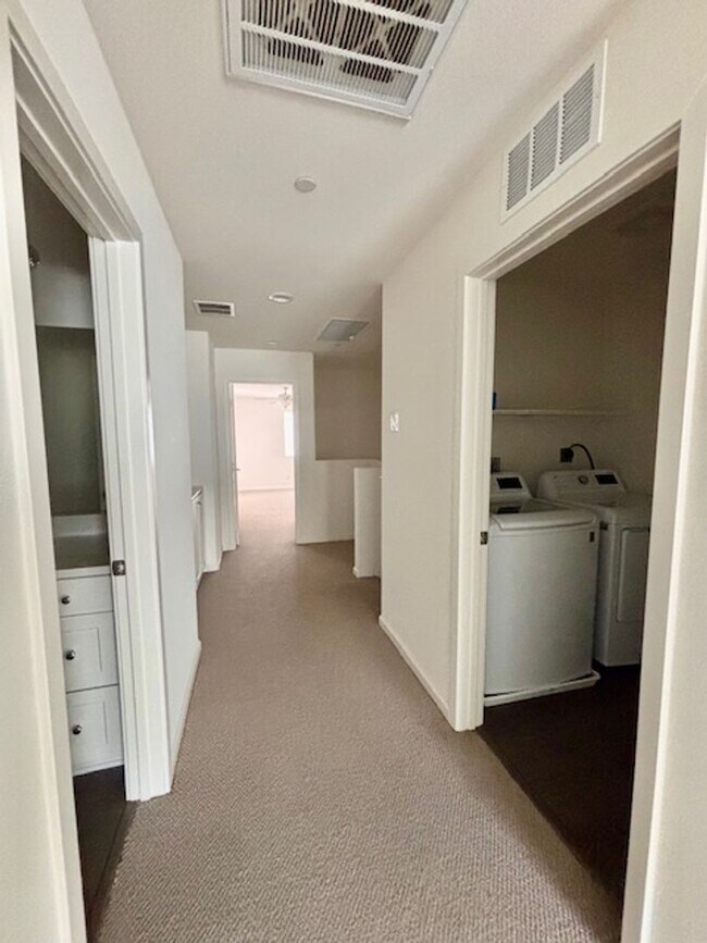 Building Photo - Welcome home to this beautiful Murrieta Town Home!