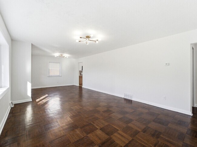 Building Photo - Charming Renovated 4-Bedroom Rental with Spacious Backyard & Bonus Basement Space in Somerdale