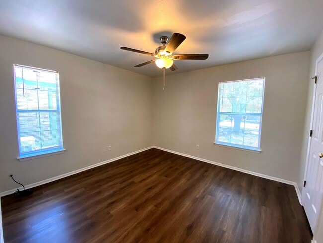 Building Photo - *Move in Special* 2 Bedroom / 1 Bath **Cozy Unit in Pleasanton** w/ Covered Carport! *Refrigerato...
