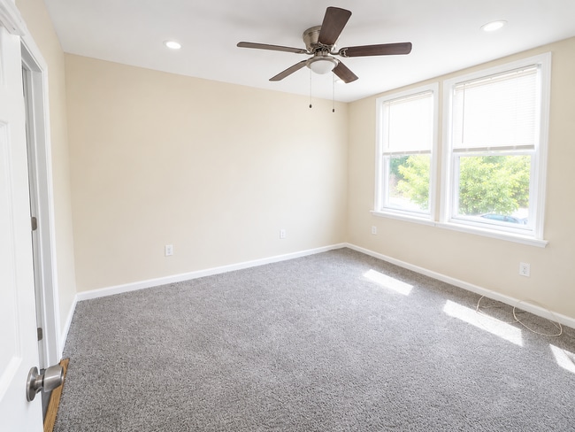Building Photo - 2012 Russell Ave, Unit A3  1 Bedroom | 1 Bathroom | $1,195/Month